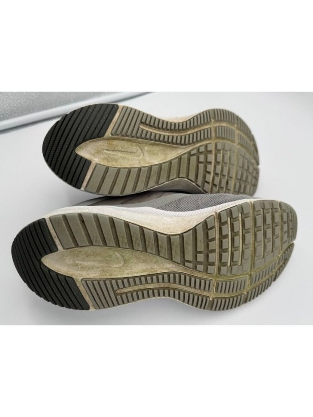 Nike Quest 3 Running Shoes CD0230-003 Light Smoke Grey Sneakers Men's 9.5 - Picture 10 of 11